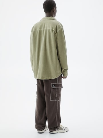 Pull&Bear Comfort Fit Hemd in Grün