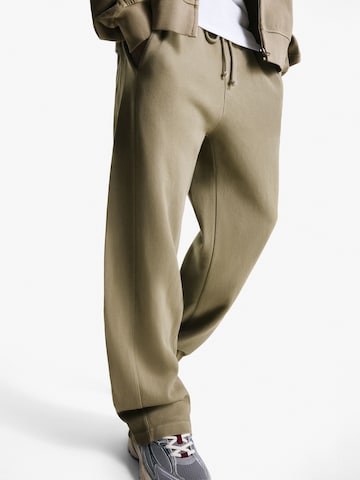 Loosefit Pantalon Bershka en gris : devant