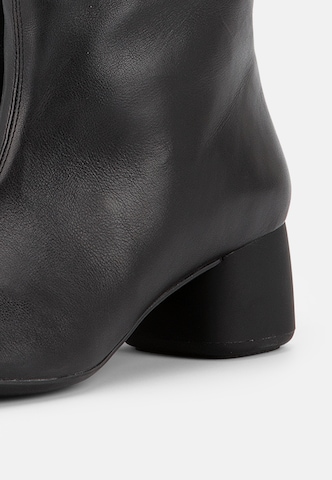 VAGABOND SHOEMAKERS - Bota 'LIVIA' em preto