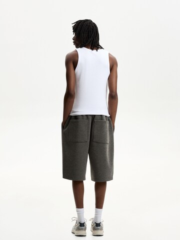 Loosefit Pantaloni di Bershka in grigio