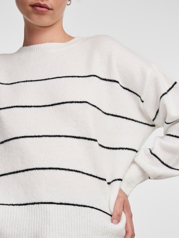 PIECES Sweter 'BEVERLY' w kolorze biały