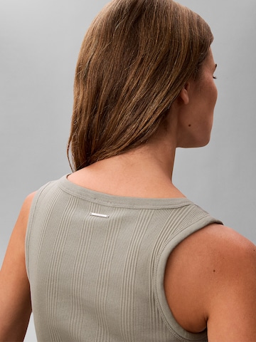 Haut Calvin Klein en gris