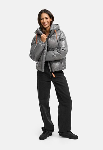 Veste d’hiver 'Skyraa 16' MARIKOO en gris