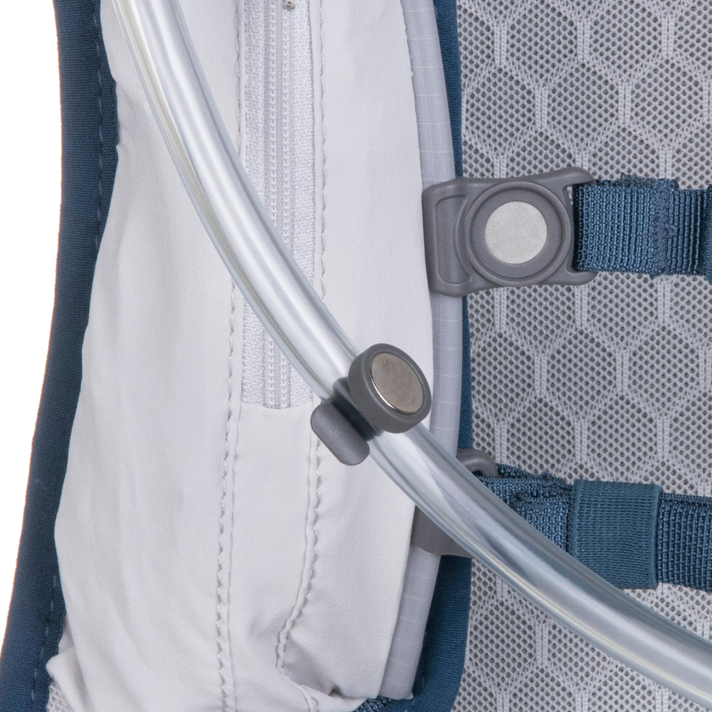 NATHAN Hydration Pack 'Crossover Pack' in Grey