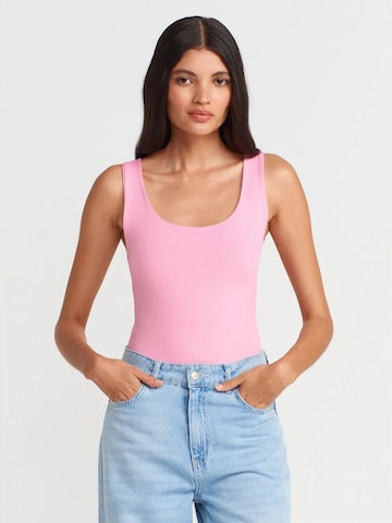 Dilvin Top in Pink: front
