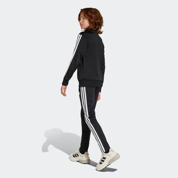 Completo per l'allenamento 'Seasonal Essentials Tiberio' di ADIDAS SPORTSWEAR in nero
