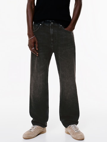 Pull&Bear Loosefit Farmer - fekete: elől