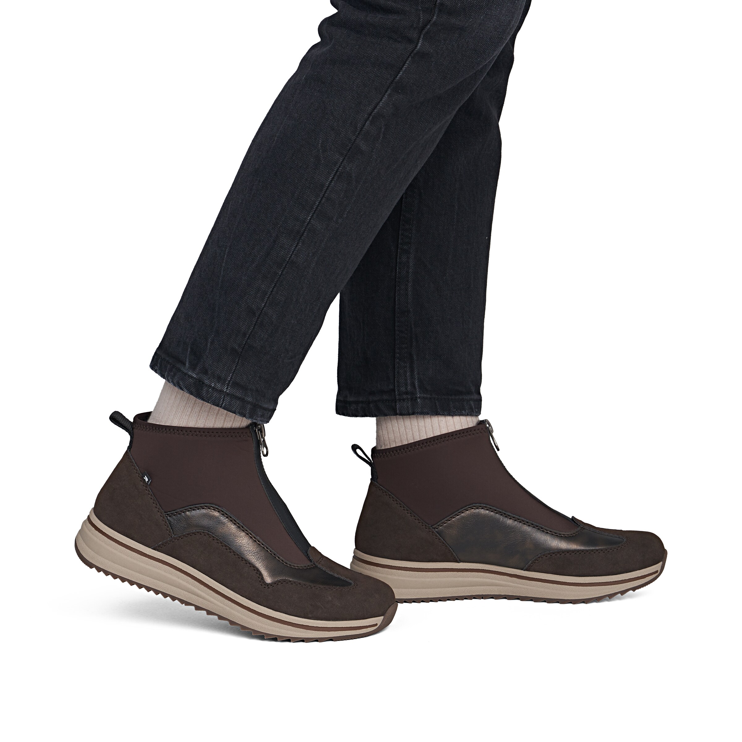 Bottines Rieker en marron : devant