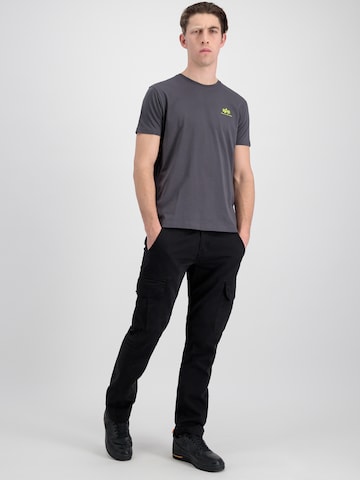 ALPHA INDUSTRIES T-Shirt in Grau