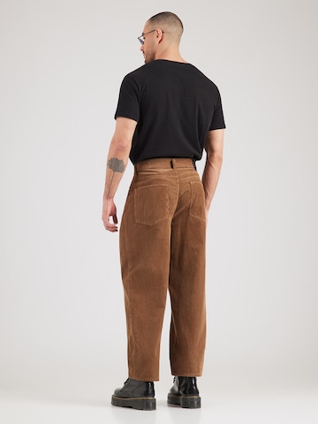 Volcom Avar lõige Püksid, värv pruun: tagant vaates