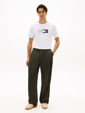 T-Shirt 'BRAND LOVE' TOMMY HILFIGER en blanc