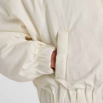 new balance Between-season jacket in White