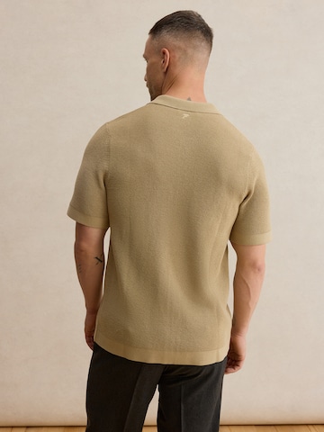 DAN FOX APPAREL Μπλουζάκι 'Julien' σε μπεζ