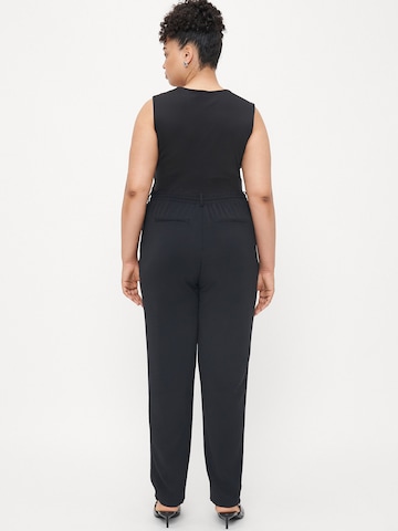 Vero Moda Curve Regular Pants 'VMCESME' in Black