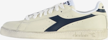 Chaussure de sport à lacets Diadora en blanc : devant