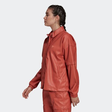 ADIDAS ORIGINALS - Chaqueta de entretiempo en rojo