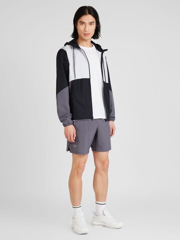 UNDER ARMOUR Regular Sportshorts 'LAUNCH 7' in Grau