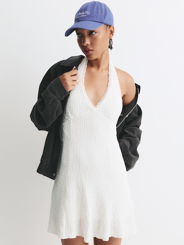 Robe d’été Pull&Bear en blanc : devant