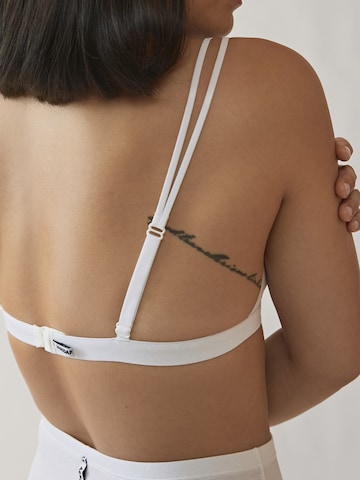 Triangle Soutien-gorge ARMEDANGELS en blanc