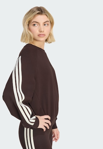 ADIDAS SPORTSWEAR - Camiseta deportiva en marrón