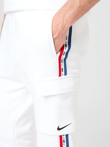 Nike Sportswear - regular Pantalón cargo en blanco