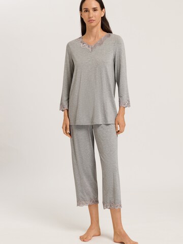 Hanro Pyjama ' Natural Elegance ' in Grijs: voorkant