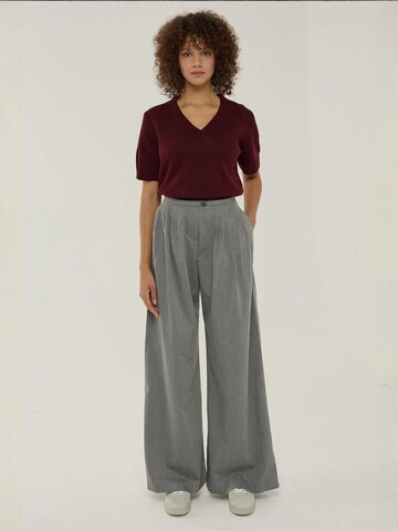 Hiccup - Perna larga Calças com pregas em cinzento