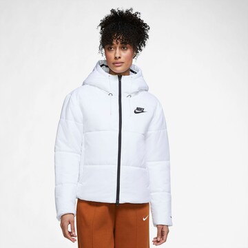 Nike Sportswear - Chaqueta de entretiempo en blanco: frente