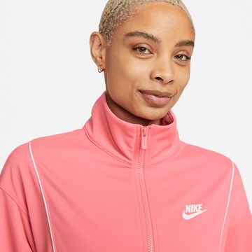 Nike Sportswear Trainingspak 'Essential' in Roze