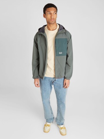 Revolution Between-season jacket in Green