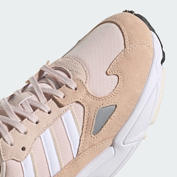 ADIDAS ORIGINALS Sneakers laag 'Falcon' in Beige