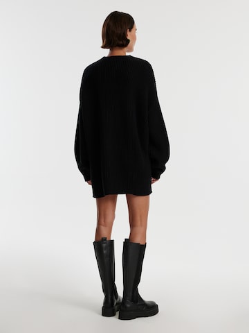 EDITED Пуловер 'Yveline' в черно