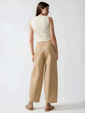 Wide leg Pantaloni con piega frontale di Hiccup in beige