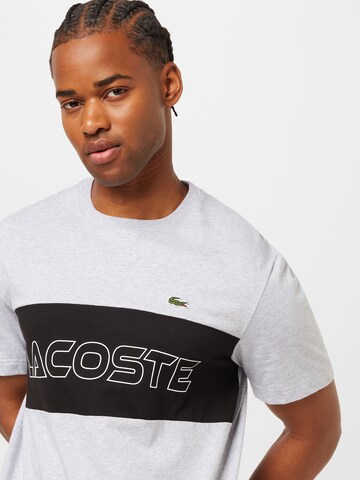 Tricou de la LACOSTE pe gri