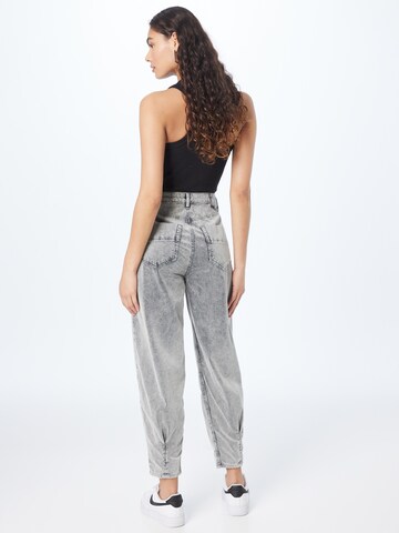 Gang Tapered Pleat-Front Pants 'Silvia' in Grey