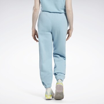 Tapered Pantaloni sportivi di Reebok in blu