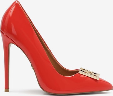 Kazar Pumps in Red