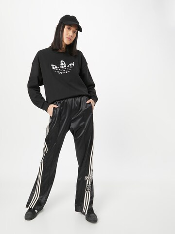 ADIDAS ORIGINALS Sweatshirt 'Houndstooth Trefoil Infill Graphic ' in Black