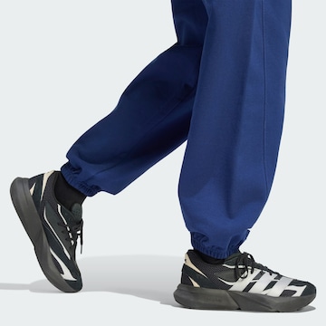 ADIDAS SPORTSWEAR - Tapered Calças de desporto em azul
