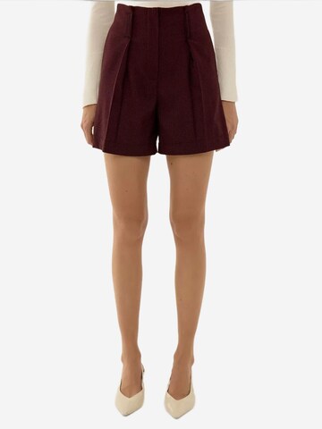 Hiccup Regular Shorts in Rot: Vorderseite