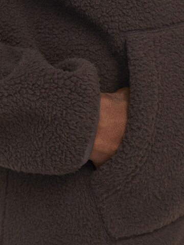 JACK & JONES Sweatshirt in Bruin