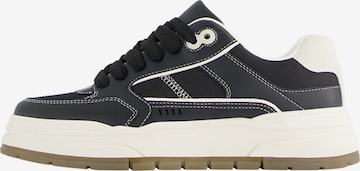 Bershka Sneaker in Schwarz