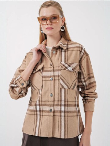 Bigdart Blouse in Beige: voorkant