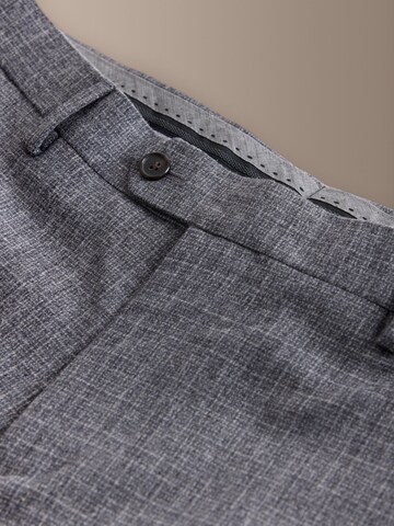 regular Pantaloni con piega frontale di Next in grigio