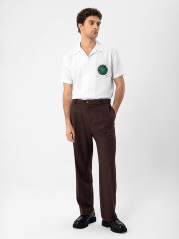 Antioch - Ajuste regular Camisa en blanco