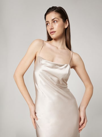 Robe de soirée 'Gwen' LENI KLUM x ABOUT YOU en blanc