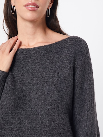 Pull-over 'Daniella' ONLY en gris