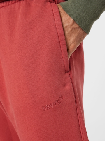 LEVI'S ® Regular Broek 'Levi's® Unisex Fleece Jogger' in Rood