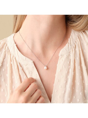 CHRIST Necklace in White: front