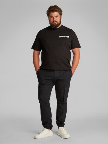 Calvin Klein Jeans Plus Tapered Cargohose in Schwarz